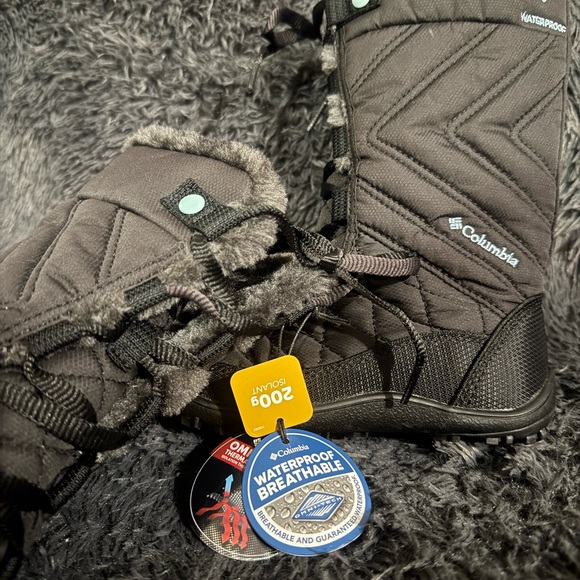 Columbia Kids' Black Quilted Snow Boots - Picture 2 of 5